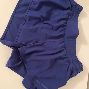 Lululemon Hotty hot 2.5 in shorts